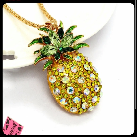 Betsey Johnson Inspired Pineapple Pendent Necklace - Picture 2 of 3